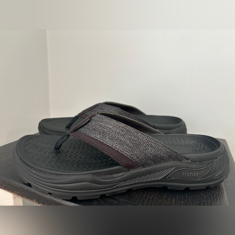 Skechers Arch Fit Sandals Men’s 10 Black Flip Flops Motley SD Rigel